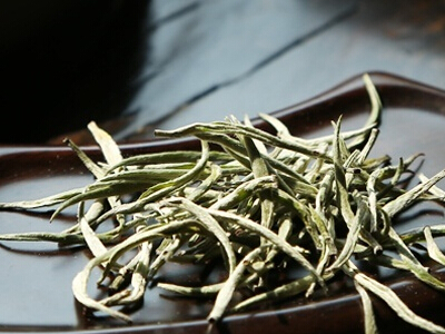 茶叶,其从君山岛采摘而来,面积并不是很大,因为常年在多雾的环境下图片