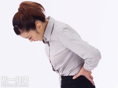 后背疼的原因及治疗方法 四种原因导致后背疼痛     背部酸痛一般是
