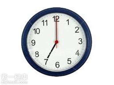 我每天早上6点多钟散步跑步,晚上起来打羽毛球,对视频每日瘦肚子身体教程图片