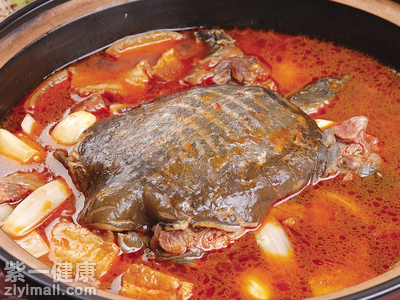 女生为什么不能吃甲鱼呢? 肝炎患者:由于肝炎患者胃黏膜水肿以及胆汁