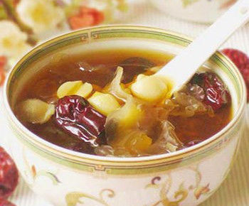       1,酸枣仁汤:酸枣仁三钱捣碎,水煎,每晚睡前一