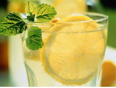 喝柠檬水有什么好处 盘点柠檬水的五大功效